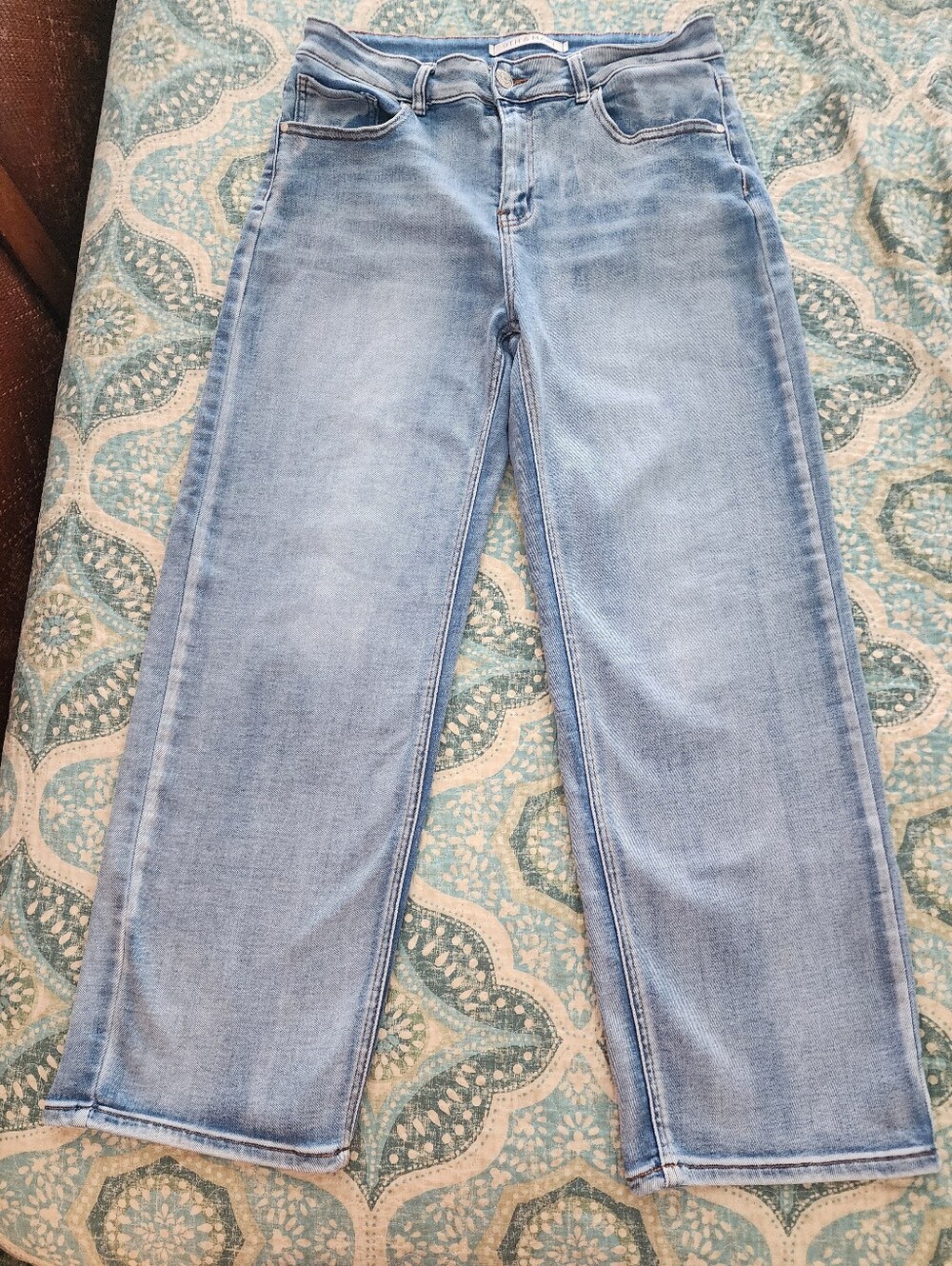 9th & Main Light Wash Wide-Leg Jeans Super Soft And Stretchy SO COMFORTABLE